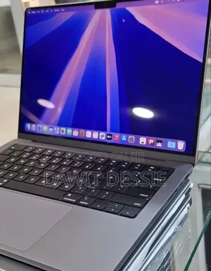 New Laptop Apple MacBook Pro M1 16GB AMD A8 SSD 1T