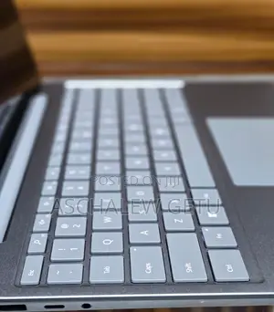 New Laptop Microsoft Surface 8GB Intel Core I5 SSD 256GB