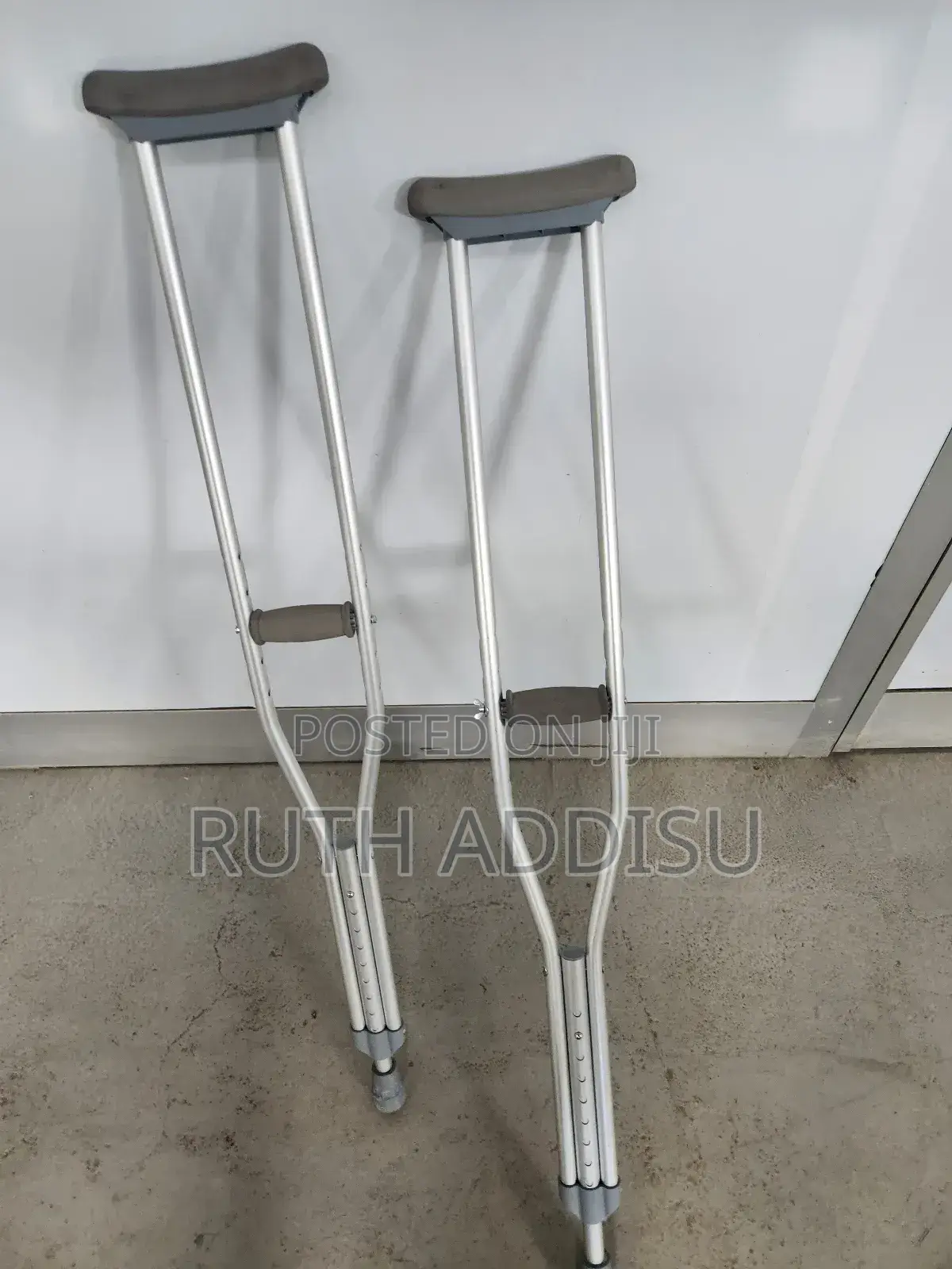 Axillary Bilateral Crutches丸及medical Crutches臿了axillary Crutches New