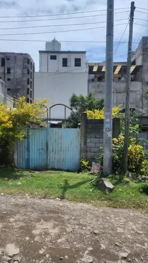 አያት አየርመንገድ አካባቢ ሠርቪስ ያለው 175 ካሬ ቦታ ሽያጭ