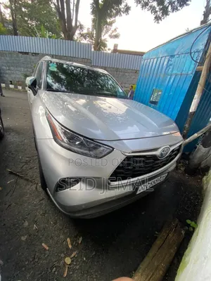 Toyota Highlander Hybrid 2023 Silver