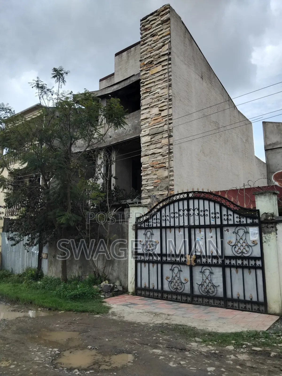 7bdrm Townhouse/Terrace in Tafo, Yeka for sale