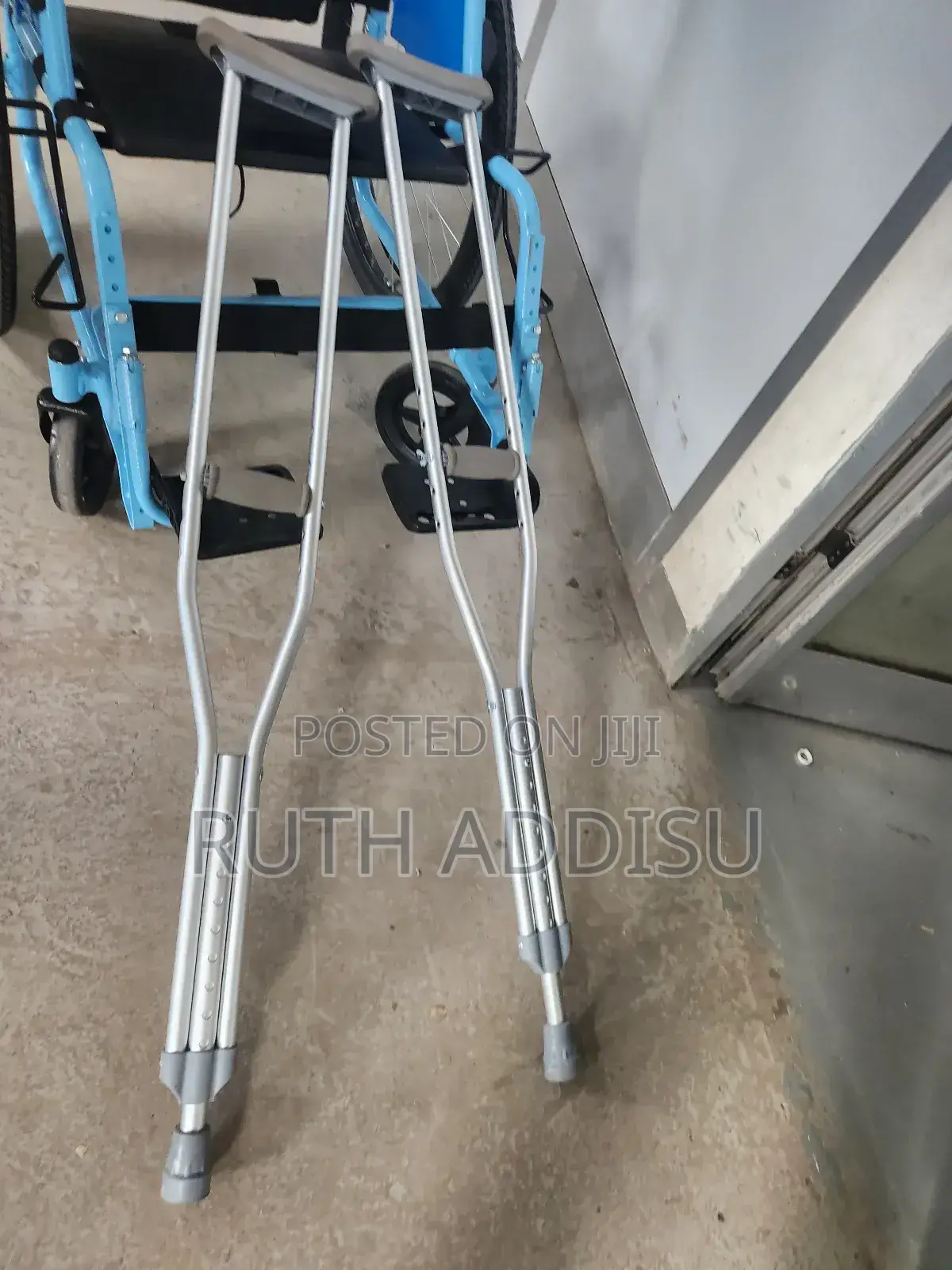 Axillary Bilateral Crutches知識medical Almunium Stainless Crutches