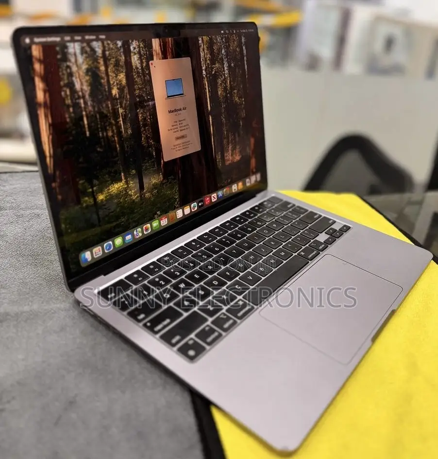 New Laptop Apple MacBook Air 2022 M2 16GB Apple M2 SSD 256GB