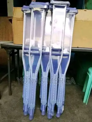 Homecare Hospital-Quality Crutches脊殖additional Strength Weight-Bearing