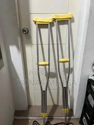 Pair of Best-Duty Crutches双፮axillary Crutches for Adult።口portable Kit