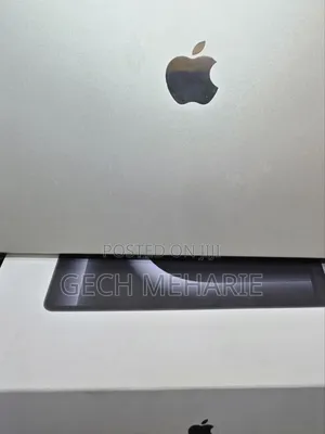New Laptop Apple MacBook Air 2024 M3 13-Inch 8GB Apple M3 SSD 256GB