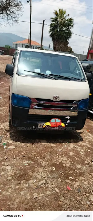 Toyota HiAce 2007 White