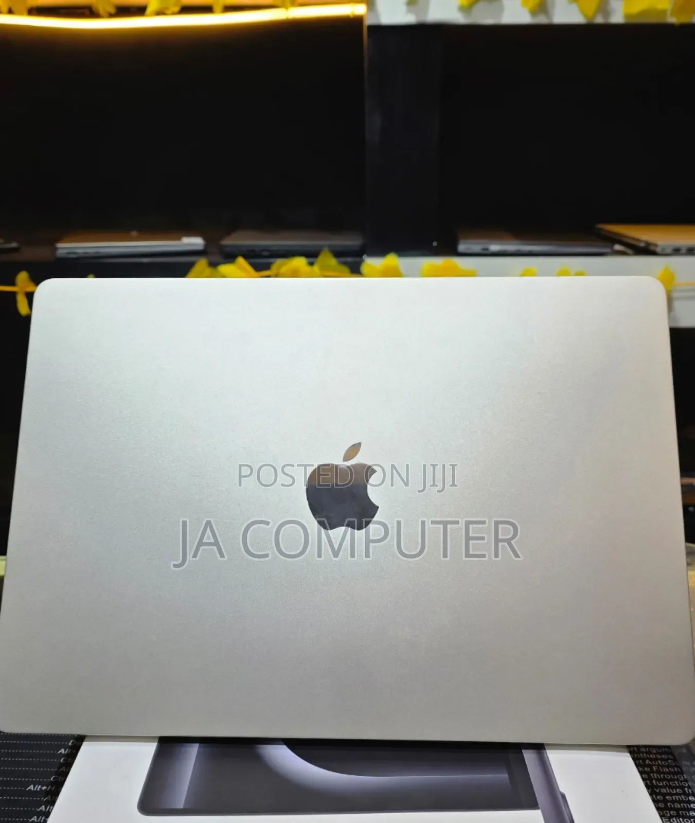 New Laptop Apple MacBook Air 2024 M3 15-Inch 8GB Apple M3 SSD 256GB