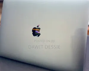 New Laptop Apple MacBook Pro 2017 8GB AMD Ryzen 9 SSD 512GB