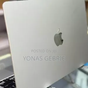 New Laptop Apple MacBook Air 2025 M4 13-Inch 16GB Apple M4 SSD 256GB