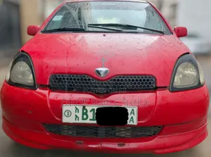 Toyota Vitz 2001 Red