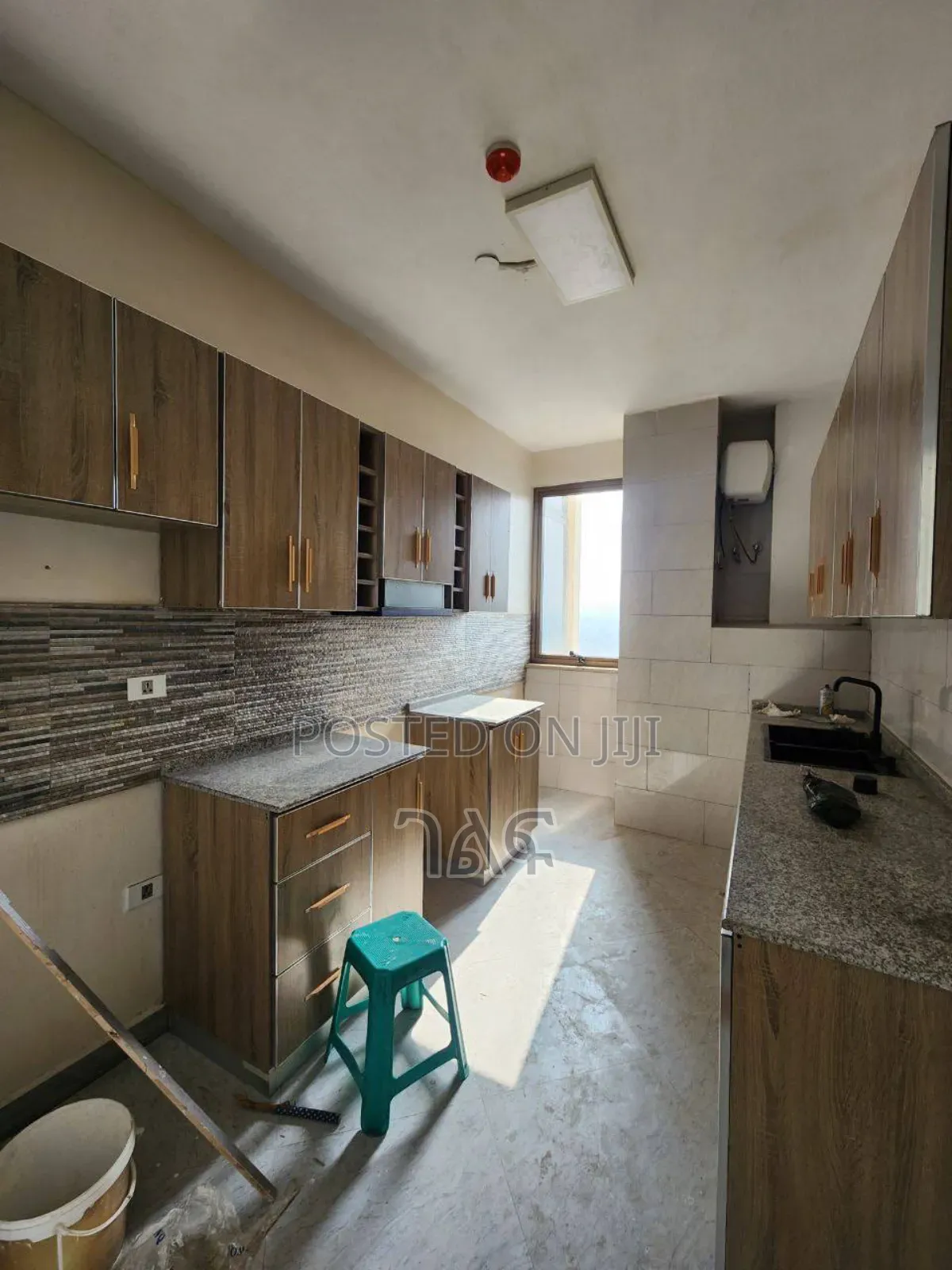 Furnished 3bdrm Apartment in ቡልጋሪያ : መብራት °, Bole for sale