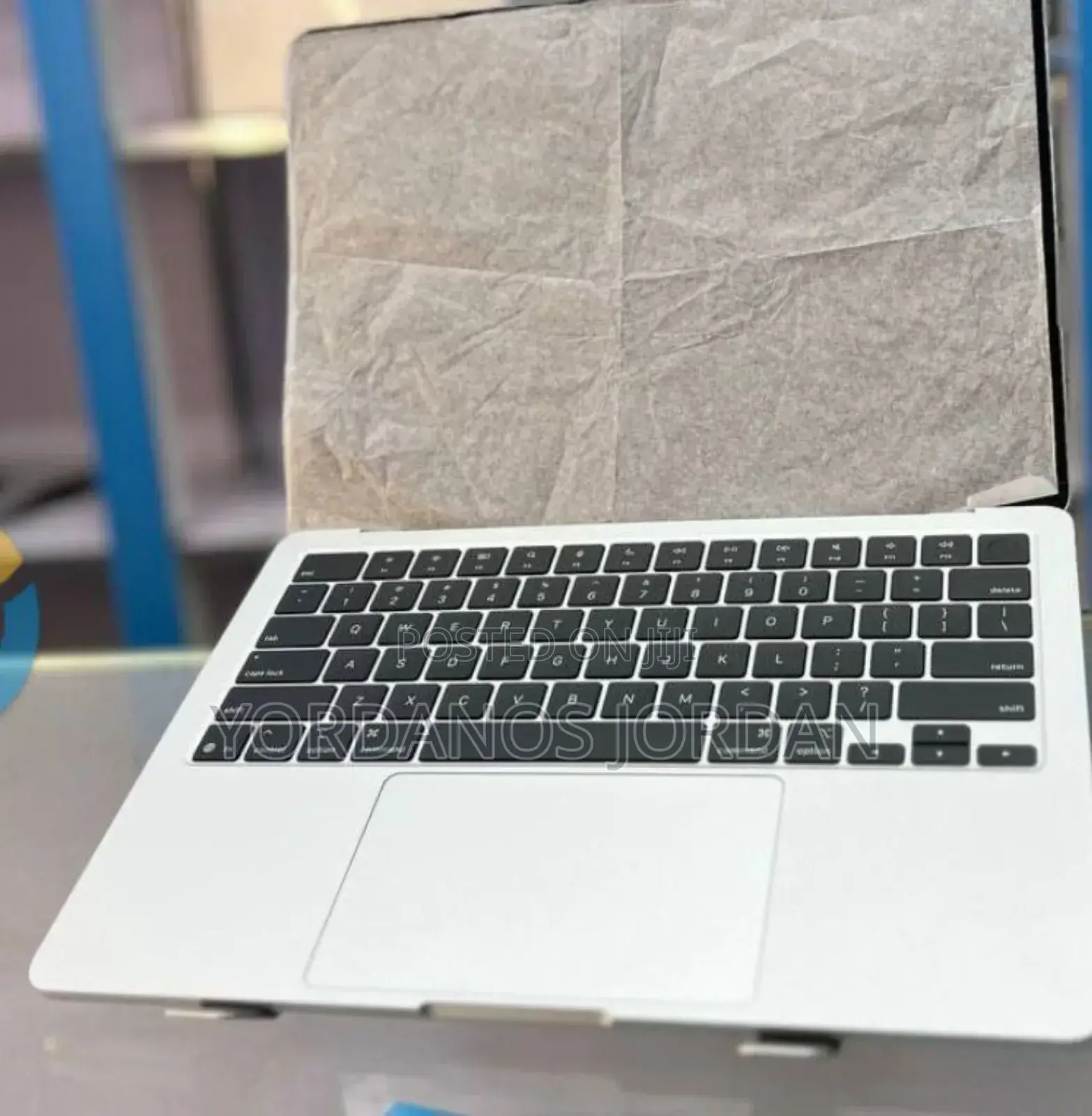 New Laptop Apple MacBook Air 2025 M4 15-Inch 16GB Apple M4 SSD 256GB
