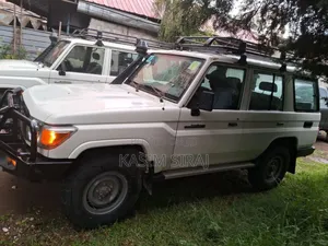 Toyota Land Cruiser 4.5 V8 DLX 2015 White