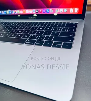 New Laptop Apple MacBook Pro 2017 8GB SSD 512GB