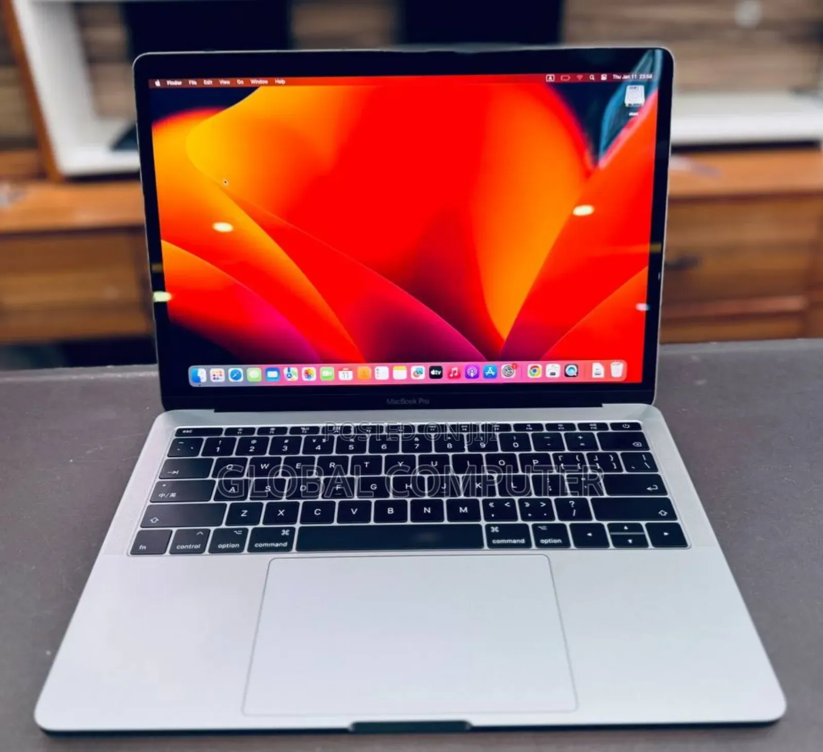 New Laptop Apple MacBook Pro 2017 8GB Intel Core I7 SSD 512GB