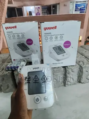 Yuwell Model Ye660d Digital Blood Pressuer Monitor較大bp Digital Packed