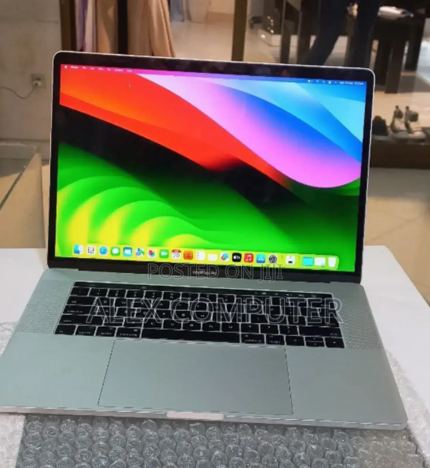 New Laptop Apple MacBook Pro 2017 16GB Intel Core I7 SSD 256GB