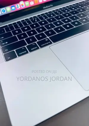 New Laptop Apple MacBook Pro 2017 8GB Intel Core i5 SSD 512GB