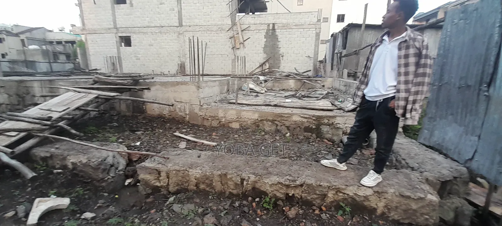 7bdrm House in Akaky Kaliti for sale