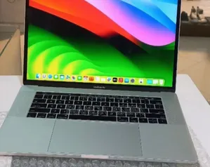 New Laptop Apple MacBook Pro 2017 16GB Intel Core I7 SSD 256GB
