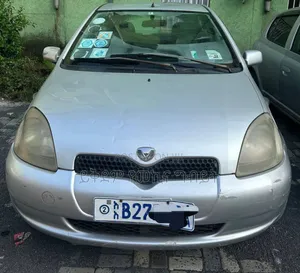 Toyota Vitz 2001 Silver