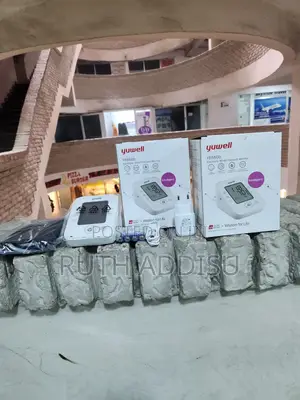 Yuwel Brand New Digital Blood Pressuer Monitor短片bp Monitor Medical