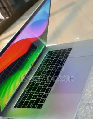 New Laptop Apple MacBook Pro 2017 16GB Intel Core I7 SSD 256GB