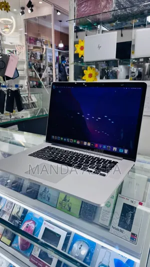 New Laptop Apple MacBook Pro 2015 16GB Intel Core I7 SSD 256GB