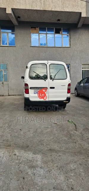Toyota HiAce 2011 White