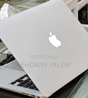New Laptop Apple MacBook Pro 2017 8GB Intel Core I7 SSD 512GB