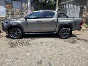 Toyota Hilux Revo Double Cab Deisel 2.8 AWD 2022 Gray