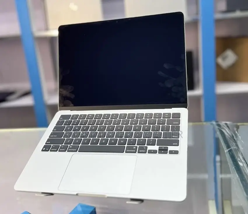 New Laptop Apple MacBook Air 2025 M4 13-Inch 16GB Apple M4 SSD 256GB
