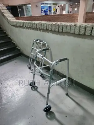 Stainless Steel and Lightweight Walking Frame Medical Walker痛楚walker