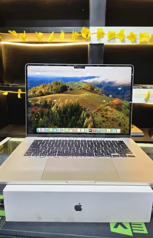 New Apple MacBook Air 2024 M3 15-Inch 8GB Intel Core M3 SSD 256GB
