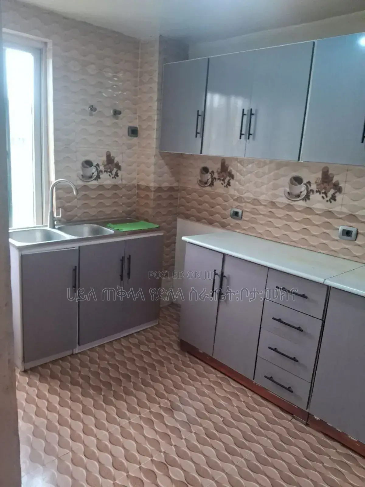 Furnished 3bdrm Condo in የካአባዶ, Yeka for sale