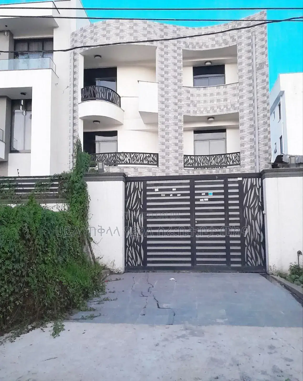 Furnished 9bdrm House in አያት አካባቢ, Yeka for sale