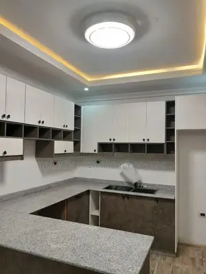 Furnished 9bdrm House in አያት አካባቢ, Yeka for sale