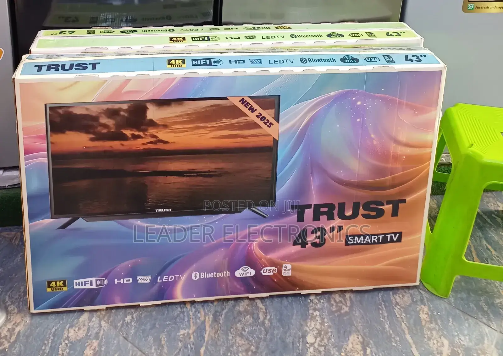 Big Features in a Sleek Design! Trust 43'' Smart Tv