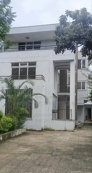 8bdrm House in Bole for rent