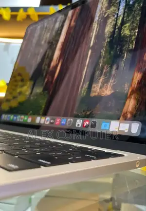 New Laptop Apple MacBook Air 2024 M3 16GB Apple M3 SSD 512GB