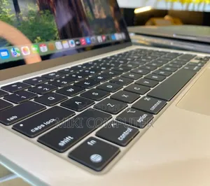 New Laptop Apple MacBook Air 2024 M3 13-Inch 16GB Intel SSD 512GB