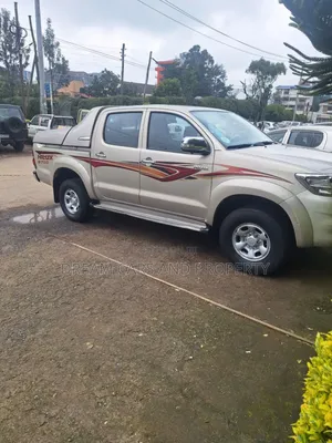 Toyota Hilux 2013 Gold