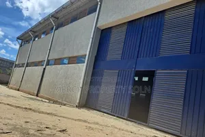 የሚከራይ መጋዘን ቃሊቲ አስፓልት ዳር በቂ ቢሮ ጋር