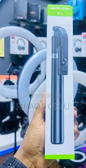 R1-L Selfie Stick