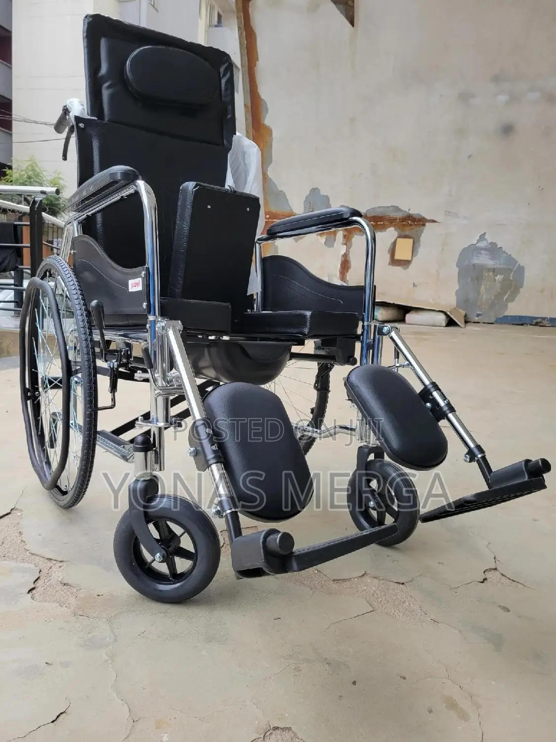 Toilet Wheelchair觀人wheelchair፪°Carbon Steel Frame a "U" Shaped Seat