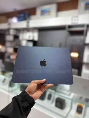 New Laptop Apple MacBook Air 2022 M2 16GB SSD 256GB