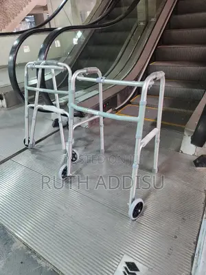 With Wheels Rehabilitation Walker堥你medical Walker者或almunium Walker