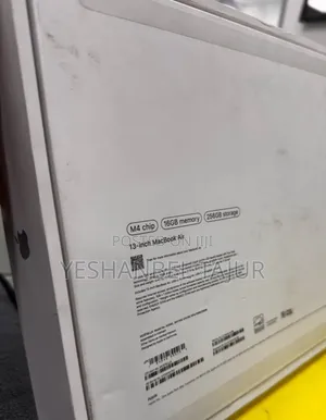 New Laptop Apple MacBook Air 2024 M3 13-Inch 16GB Apple M4 SSD 256GB